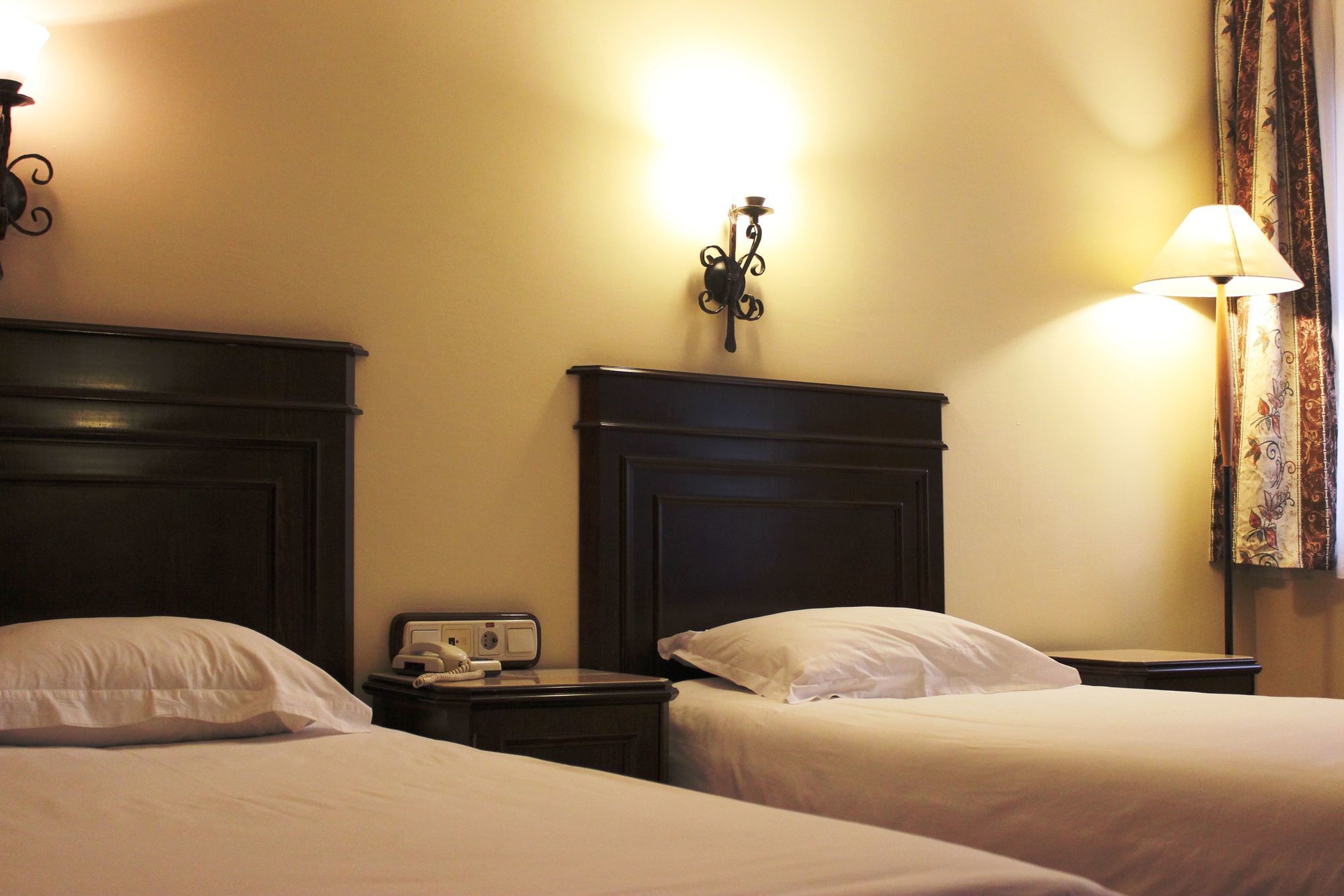 Montania Town Hotel Мудания Екстериор снимка